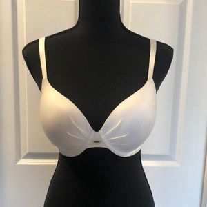 Victoria's Secret Lined Perfect Coverage Padded Underwire Bra in White 32DD